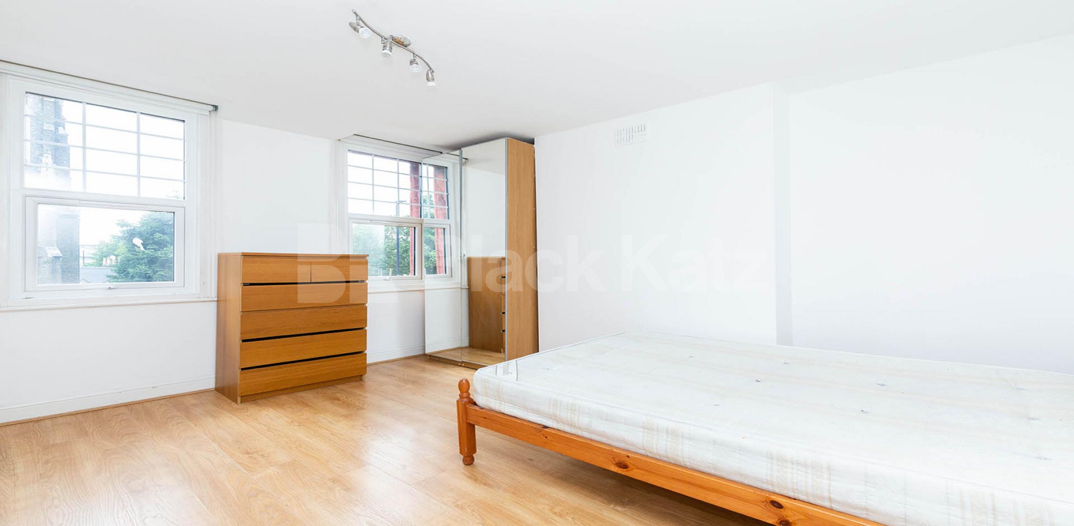 			4 Bedroom, 1 bath, 1 reception Flat			 Criterion Mews, UPPER HOLLOWAY 